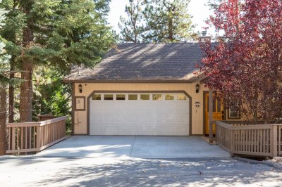 26601 Thunderbird Dr, Lake Arrowhead CA 92352