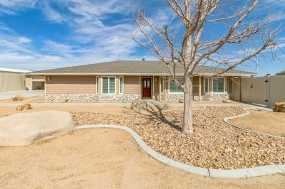 8722 Deep Creek Rd, Apple Valley CA 92308