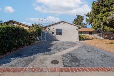 8401 Hillview Avenue, Canoga Park CA 91304