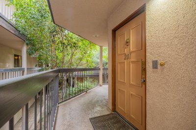 1745 Holly Drive Unit 201, Glendale CA 91206