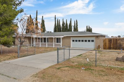 41128 13th St W, Palmdale CA 93551